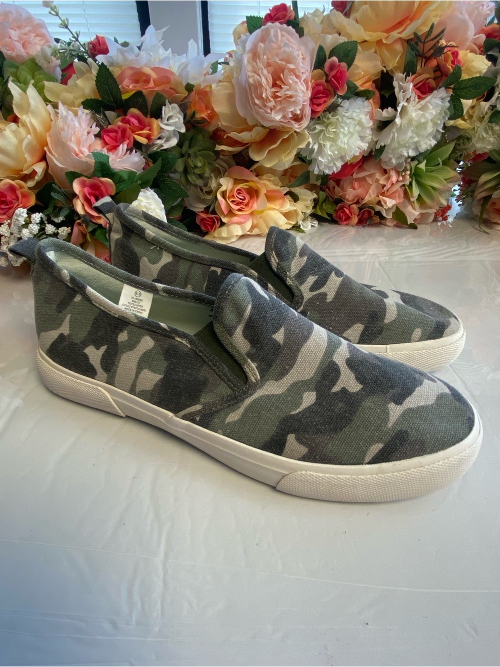 Tommy Bahama S963 Camo Canvas Slip-On Sneakers Green Gray Women’s 9.5